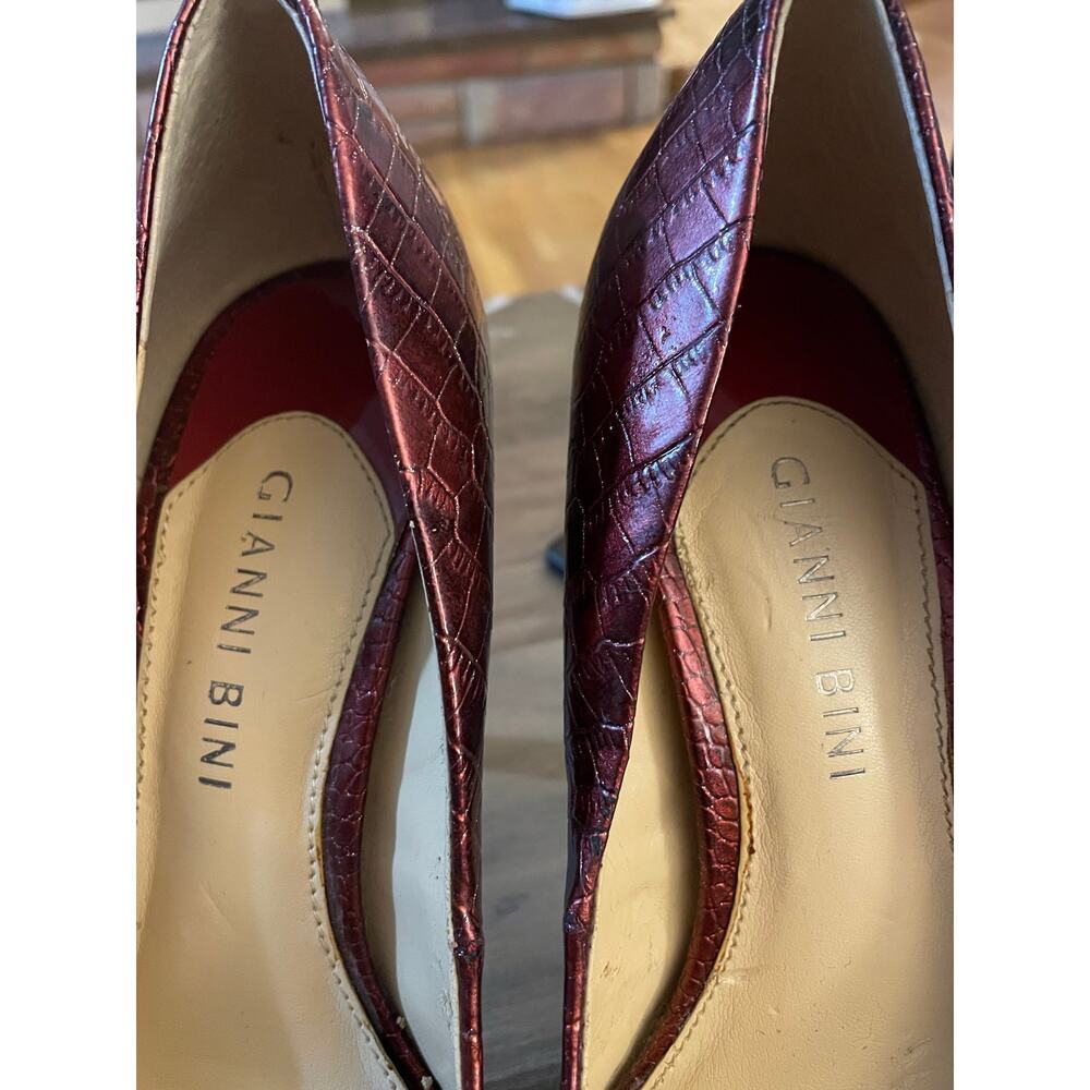 6/$25 Gianni Bini Ruby Red Crocodile Platform Heels - Picture 5 of 6